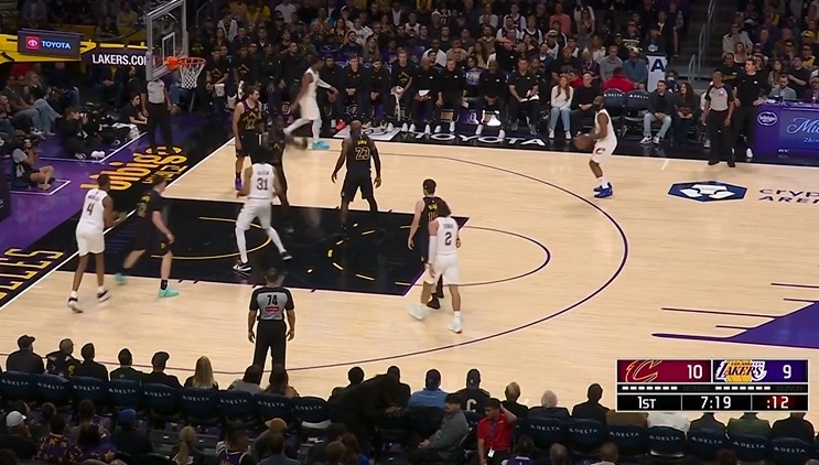 leyu公司-外线不设防？哈登侧翼接球 大空位三分调整后稳稳命中